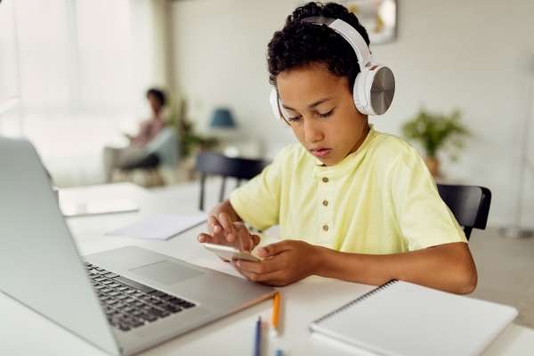 A boy learning  listening comprehension through an  Audiobooks 