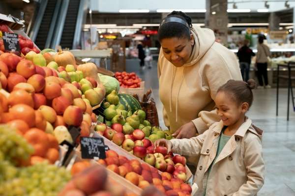 Mother and child learning math in  a grocery store